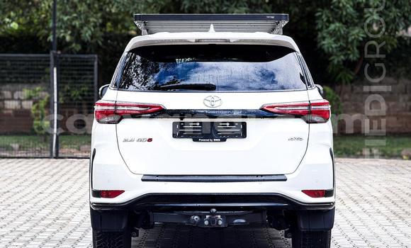 Nunua Mpya Toyota Fortuner Nyeupe Gari ndani ya Lusaka nchini Zambia Nunua Mpya Toyota Fortuner Nyeupe Gari ndani ya Lusaka nchini Zambia