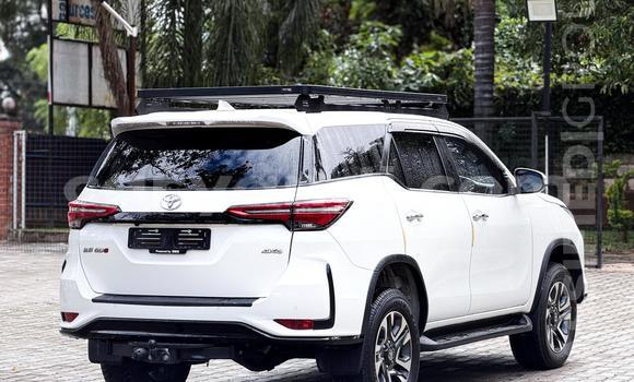 Nunua Mpya Toyota Fortuner Nyeupe Gari ndani ya Lusaka nchini Zambia Nunua Mpya Toyota Fortuner Nyeupe Gari ndani ya Lusaka nchini Zambia