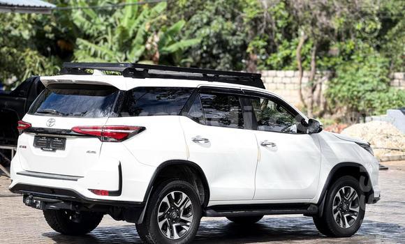 Nunua Mpya Toyota Fortuner Nyeupe Gari ndani ya Lusaka nchini Zambia Nunua Mpya Toyota Fortuner Nyeupe Gari ndani ya Lusaka nchini Zambia