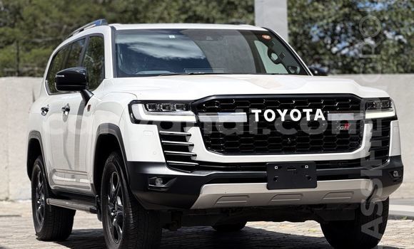 Buy New Toyota Land Cruiser White Car in Lusaka in Zambia Buy New Toyota Land Cruiser White Car in Lusaka in Zambia