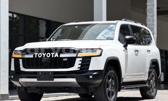 Buy New Toyota Land Cruiser White Car in Lusaka in Zambia Buy New Toyota Land Cruiser White Car in Lusaka in Zambia
