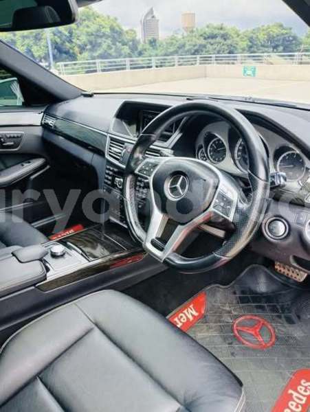 Big with watermark mercedes viano zambia lusaka 31125