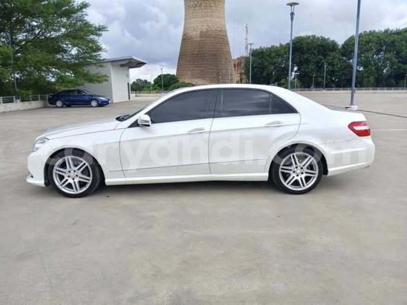 Big with watermark mercedes viano zambia lusaka 31125