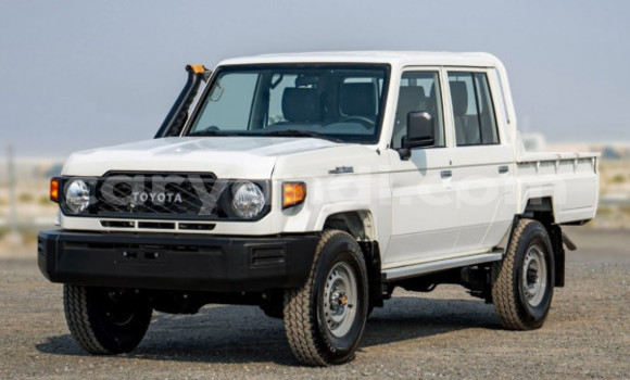 Buy Used Toyota Land Cruiser White Car in Lusaka in Zambia