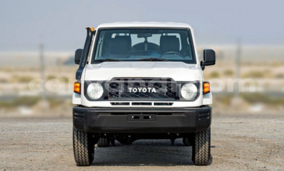Buy Used Toyota Land Cruiser White Car in Lusaka in Zambia Buy Used Toyota Land Cruiser White Car in Lusaka in Zambia