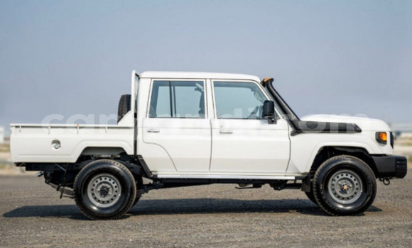 Buy Used Toyota Land Cruiser White Car in Lusaka in Zambia Buy Used Toyota Land Cruiser White Car in Lusaka in Zambia