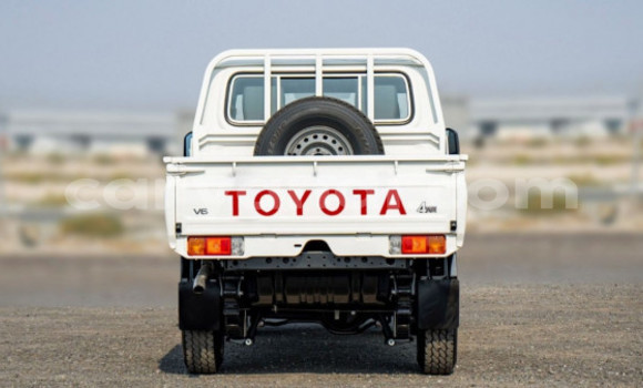 Buy Used Toyota Land Cruiser White Car in Lusaka in Zambia Buy Used Toyota Land Cruiser White Car in Lusaka in Zambia