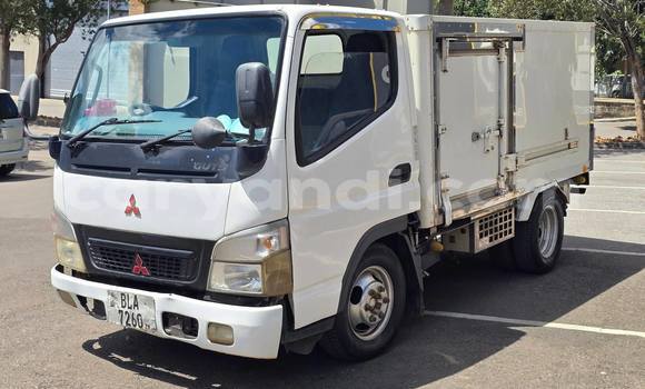 Nunua Ilio tumika Mitsubishi Canter Nyeupe Lori ndani ya Lusaka nchini Zambia Nunua Ilio tumika Mitsubishi Canter Nyeupe Lori ndani ya Lusaka nchini Zambia
