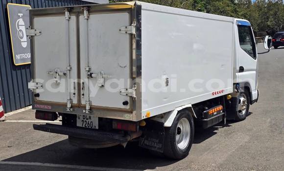 Nunua Ilio tumika Mitsubishi Canter Nyeupe Lori ndani ya Lusaka nchini Zambia Nunua Ilio tumika Mitsubishi Canter Nyeupe Lori ndani ya Lusaka nchini Zambia