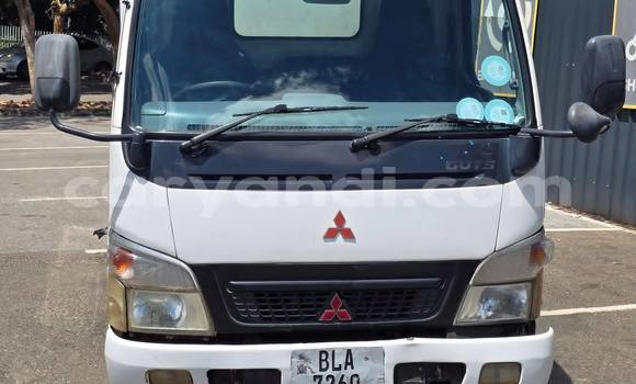 Nunua Ilio tumika Mitsubishi Canter Nyeupe Lori ndani ya Lusaka nchini Zambia Nunua Ilio tumika Mitsubishi Canter Nyeupe Lori ndani ya Lusaka nchini Zambia
