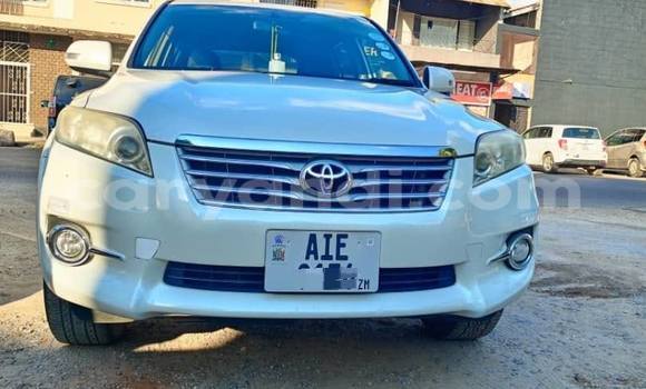 Nunua Ilio tumika Toyota Vanguard Nyeupe Gari ndani ya Lusaka nchini Zambia Nunua Ilio tumika Toyota Vanguard Nyeupe Gari ndani ya Lusaka nchini Zambia