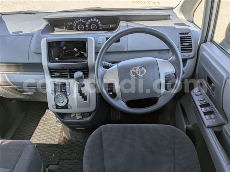 Big with watermark toyota voxy zambia lusaka 31201