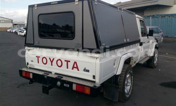 Acheter Occasion Voiture Toyota Hilux Blanc à Kitwe, Zambie Acheter Occasion Voiture Toyota Hilux Blanc à Kitwe, Zambie