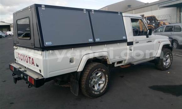 Acheter Occasion Voiture Toyota Hilux Blanc à Kitwe, Zambie Acheter Occasion Voiture Toyota Hilux Blanc à Kitwe, Zambie