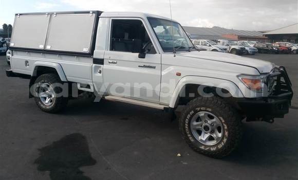 Acheter Occasion Voiture Toyota Hilux Blanc à Kitwe, Zambie Acheter Occasion Voiture Toyota Hilux Blanc à Kitwe, Zambie
