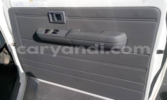 Acheter Occasion Voiture Toyota Hilux Blanc à Kitwe, Zambie Acheter Occasion Voiture Toyota Hilux Blanc à Kitwe, Zambie