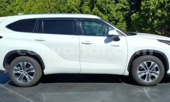 Buy Used Toyota Highlander White Car in Lusaka in Zambia Buy Used Toyota Highlander White Car in Lusaka in Zambia