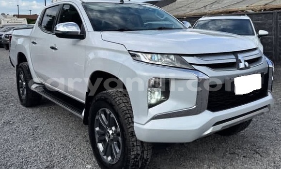 Buy Used Mitsubishi L200 White Car in Lusaka in Zambia