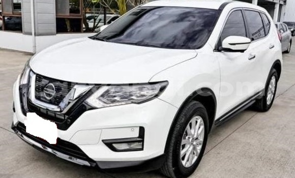 Buy Used Nissan X–Trail White Car in Lusaka in Zambia