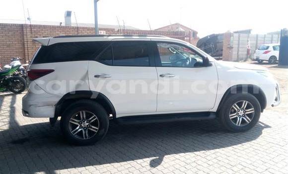 Acheter Occasion Voiture Toyota Fortuner Blanc à Kitwe, Zambie
