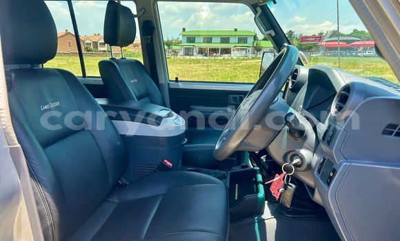 Buy Used Toyota Land Cruiser Silver Car in Kitwe in Zambia Buy Used Toyota Land Cruiser Silver Car in Kitwe in Zambia