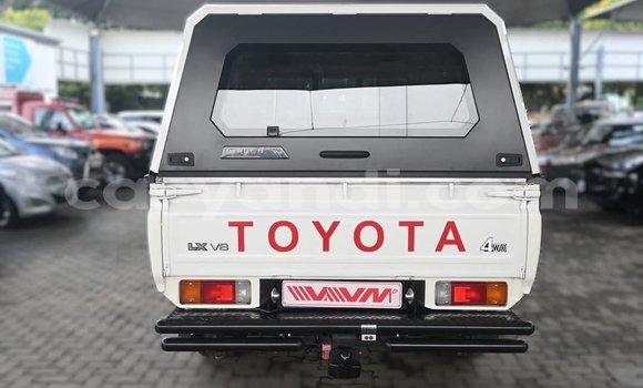 Buy Used Toyota Land Cruiser White Car in Lusaka in Zambia Buy Used Toyota Land Cruiser White Car in Lusaka in Zambia
