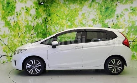Buy Used Honda FIT White Car in Lusaka in Zambia Buy Used Honda FIT White Car in Lusaka in Zambia