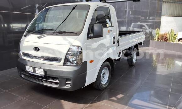 Buy Used Kia K7 White Car in Lusaka in Zambia Buy Used Kia K7 White Car in Lusaka in Zambia