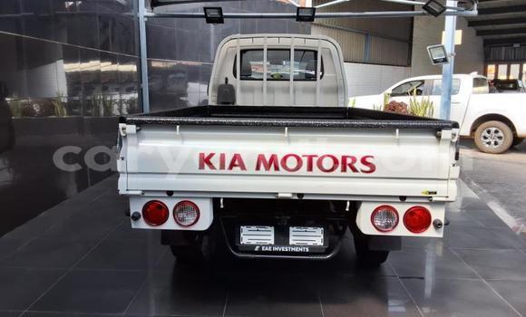 Buy Used Kia K7 White Car in Lusaka in Zambia Buy Used Kia K7 White Car in Lusaka in Zambia