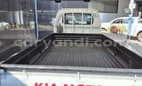Buy Used Kia K7 White Car in Lusaka in Zambia Buy Used Kia K7 White Car in Lusaka in Zambia