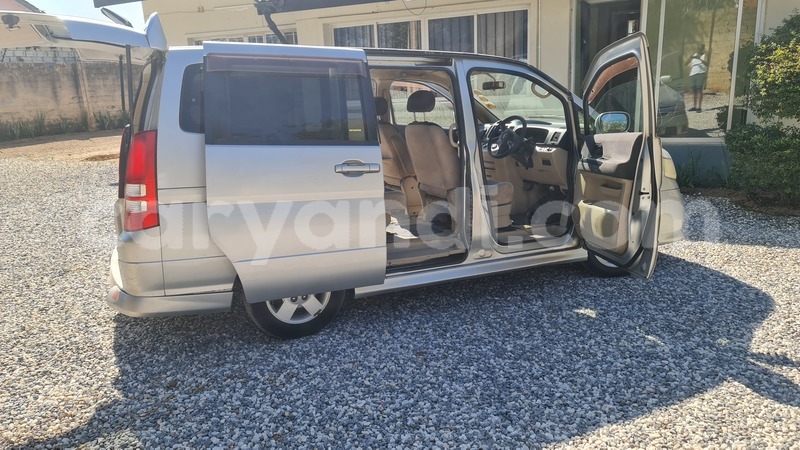 Big with watermark nissan serena zambia lusaka 31301