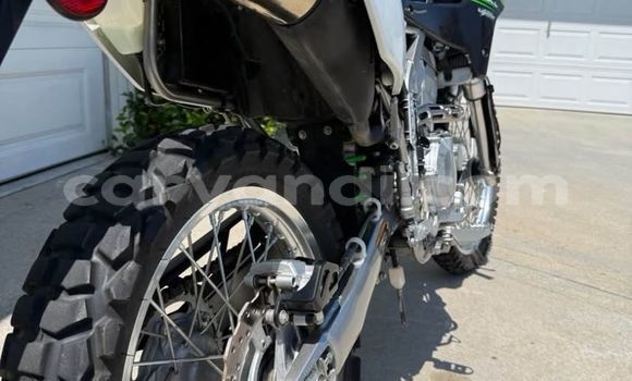 Nunua Ilio tumika Kawasaki KLX Kijani Bike ndani ya Kansanshi nchini Kaskazini-Magharibi Nunua Ilio tumika Kawasaki KLX Kijani Bike ndani ya Kansanshi nchini Kaskazini-Magharibi