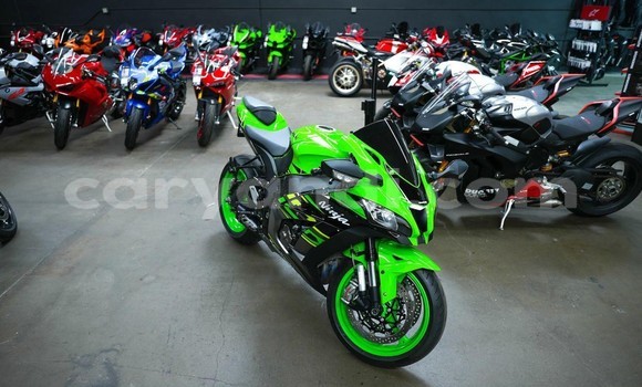Buy Used Kawasaki Ninja ZX-10R Green Bike in Lusaka in Zambia