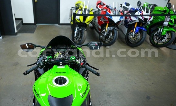 Acheter Occasion Moto Kawasaki Ninja ZX-10R Vert à Lusaka, Zambie Acheter Occasion Moto Kawasaki Ninja ZX-10R Vert à Lusaka, Zambie