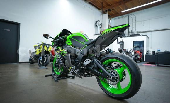 Acheter Occasion Moto Kawasaki Ninja ZX-10R Vert à Lusaka, Zambie Acheter Occasion Moto Kawasaki Ninja ZX-10R Vert à Lusaka, Zambie