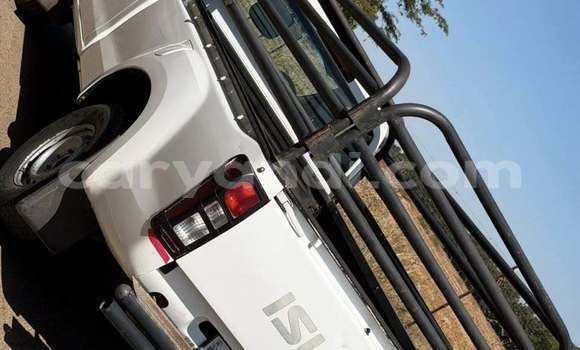 Buy Used Isuzu D–MAX White Car in Kansanshi in North-Western Buy Used Isuzu D–MAX White Car in Kansanshi in North-Western