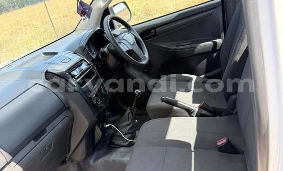 Buy Used Isuzu D–MAX White Car in Kansanshi in North-Western Buy Used Isuzu D–MAX White Car in Kansanshi in North-Western