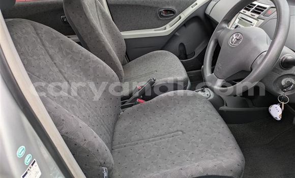 Acheter Import Voiture Toyota Vitz Gris à Lusaka, Zambie Acheter Import Voiture Toyota Vitz Gris à Lusaka, Zambie