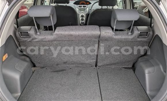 Acheter Import Voiture Toyota Vitz Gris à Lusaka, Zambie Acheter Import Voiture Toyota Vitz Gris à Lusaka, Zambie