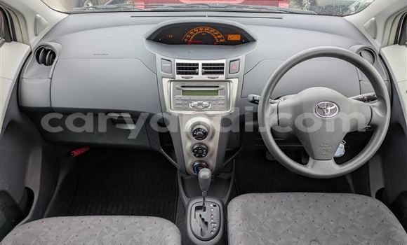 Acheter Import Voiture Toyota Vitz Gris à Lusaka, Zambie Acheter Import Voiture Toyota Vitz Gris à Lusaka, Zambie