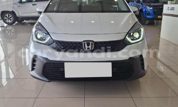 Buy Used Honda FIT White Car in Chambishi in Copperbelt Buy Used Honda FIT White Car in Chambishi in Copperbelt