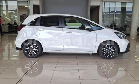 Buy Used Honda FIT White Car in Chambishi in Copperbelt Buy Used Honda FIT White Car in Chambishi in Copperbelt
