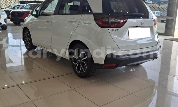 Buy Used Honda FIT White Car in Chambishi in Copperbelt Buy Used Honda FIT White Car in Chambishi in Copperbelt