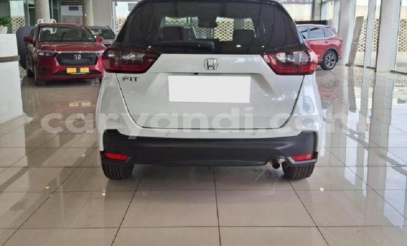 Buy Used Honda FIT White Car in Chambishi in Copperbelt Buy Used Honda FIT White Car in Chambishi in Copperbelt