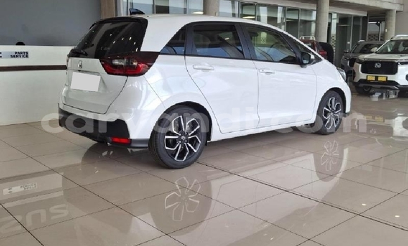 Buy Used Honda FIT White Car in Chambishi in Copperbelt Buy Used Honda FIT White Car in Chambishi in Copperbelt