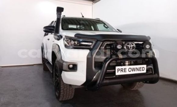 Buy Used Toyota Hilux White Car in Petauke in Eastern