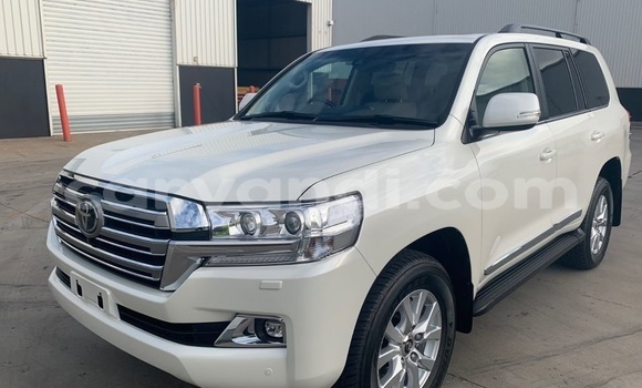 Buy Used Toyota Land Cruiser White Car in Lusaka in Zambia