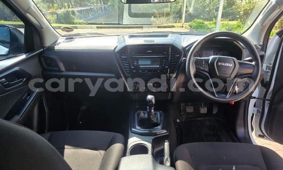 Buy Used Isuzu D–MAX White Car in Serenje in Central Buy Used Isuzu D–MAX White Car in Serenje in Central