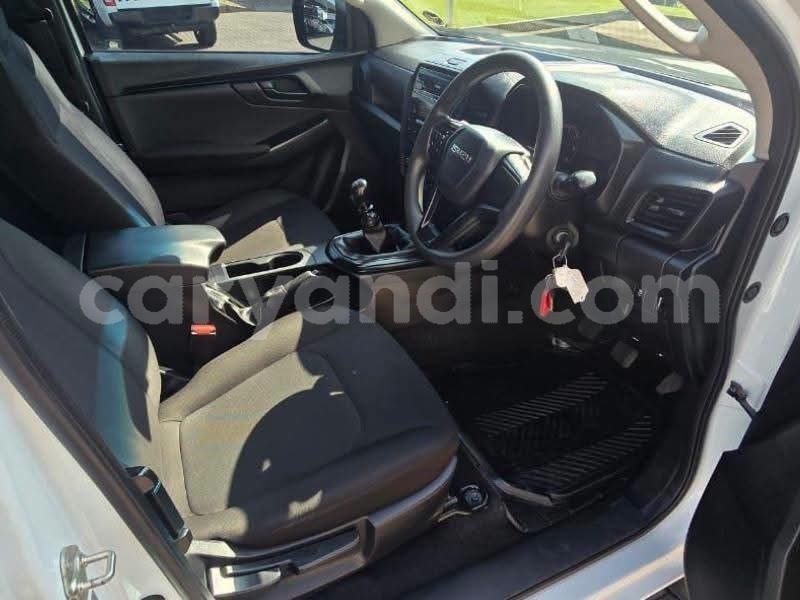 Big with watermark isuzu d max central serenje 34932