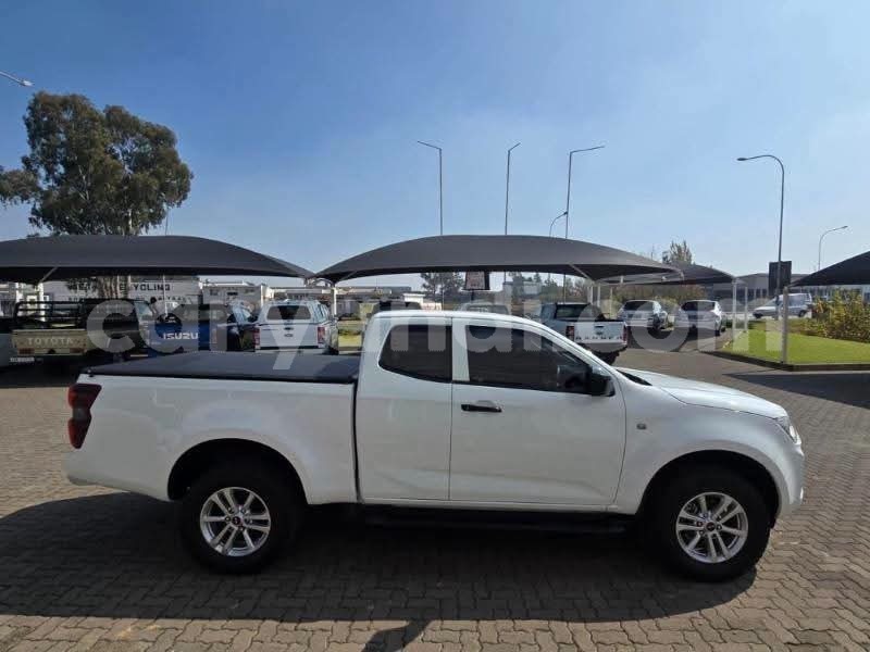 Big with watermark isuzu d max central serenje 34932